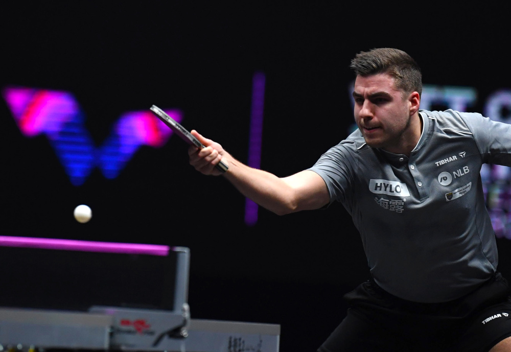 续约持观望 续约持观望