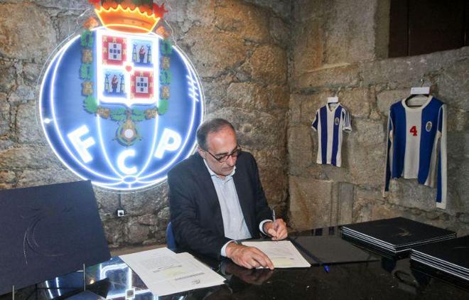 似乎陷入了 似乎陷入了